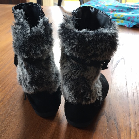 💕 4/$30 Black fall boots - Picture 3 of 5